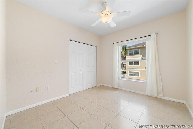 Building Photo - 2901 Riverside Dr