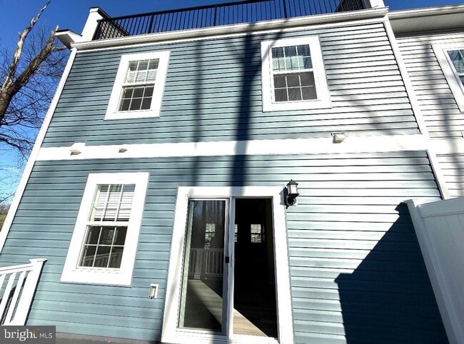 Building Photo - 330 Birdie Ct