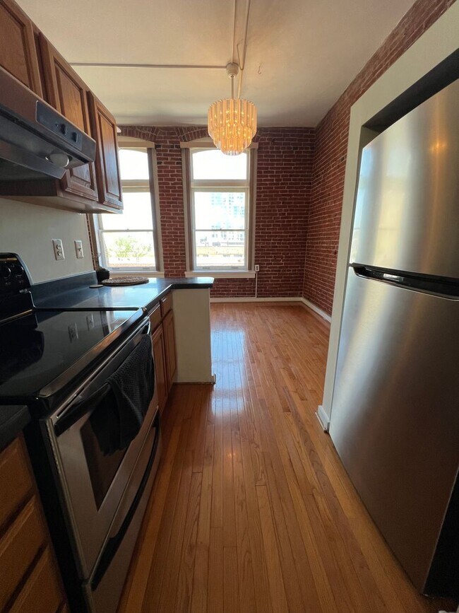 Building Photo - 1010 Race St