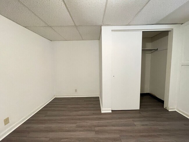 Building Photo - Preleasing for August 2026! 3 Bedroom Apar...