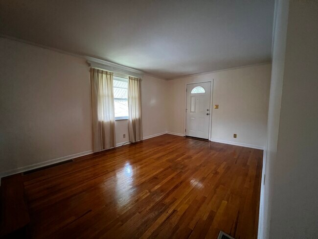 Building Photo - 463 Leath Ave