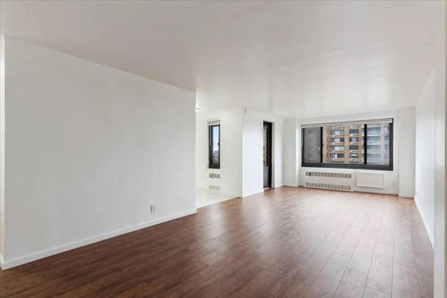 Building Photo - 185 Hall St