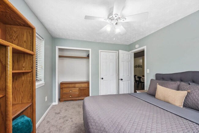 Building Photo - 6542 Bella Vista Dr NE