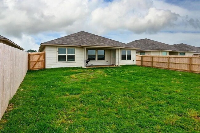 Building Photo - 3Bedroom, 2Bath, commuity pool access and side walk community in Pleasant Hill North Bryan off 2818