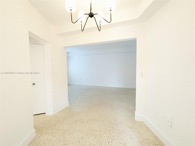 Building Photo - 6930 Rue Vendome