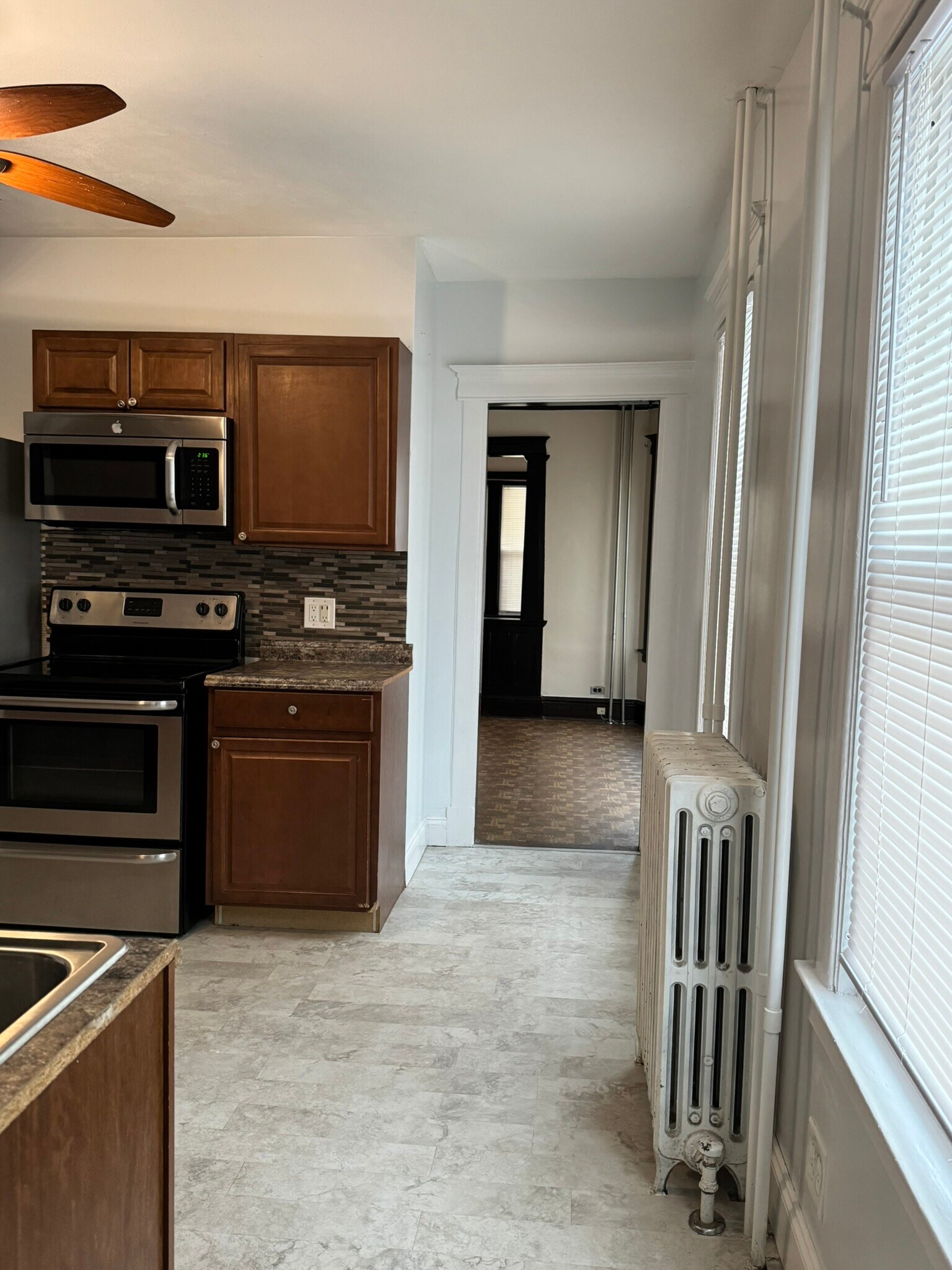 Building Photo - 37 Mountford St