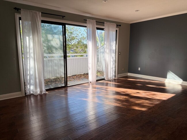 Building Photo - Newport Crest 2 Bedroom Townhouse / Newport Beach