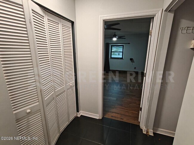 Building Photo - 1549 Sonoma Ct