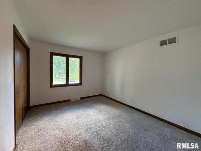 Building Photo - 3816 Ridgewood Dr