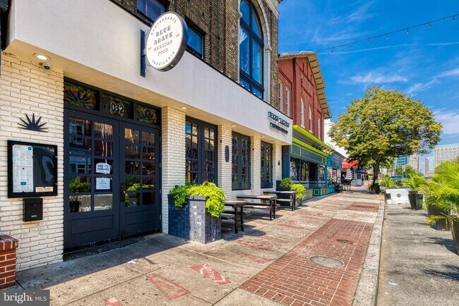 Building Photo - 1025 S Hanover St