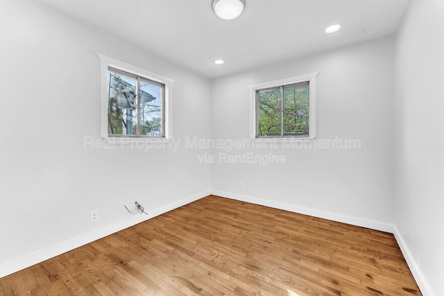 Building Photo - 1610 E Nora St