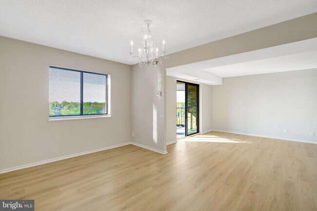 Building Photo - 5904 Mt Eagle Dr