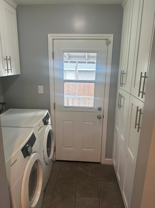 Laundry room - 15526 Septo St
