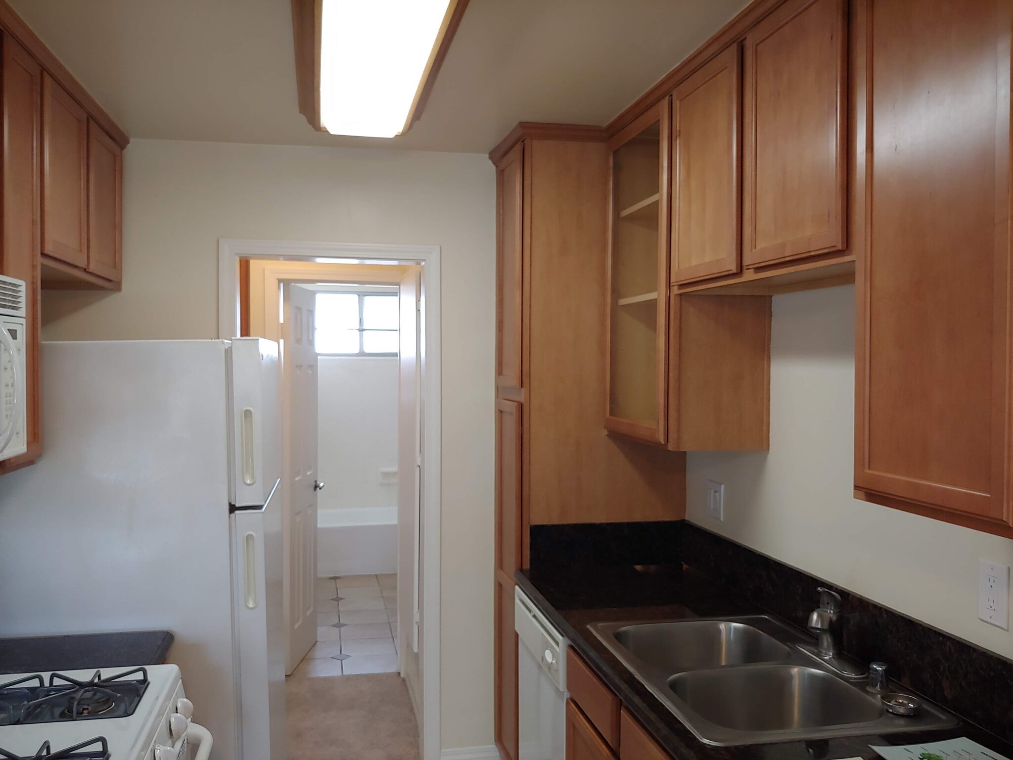 Building Photo - 1430 W Lambert Rd