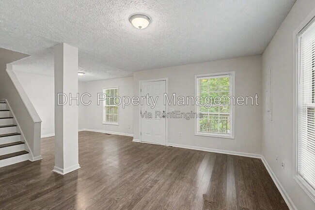 Building Photo - 1167 Hubbard St SW