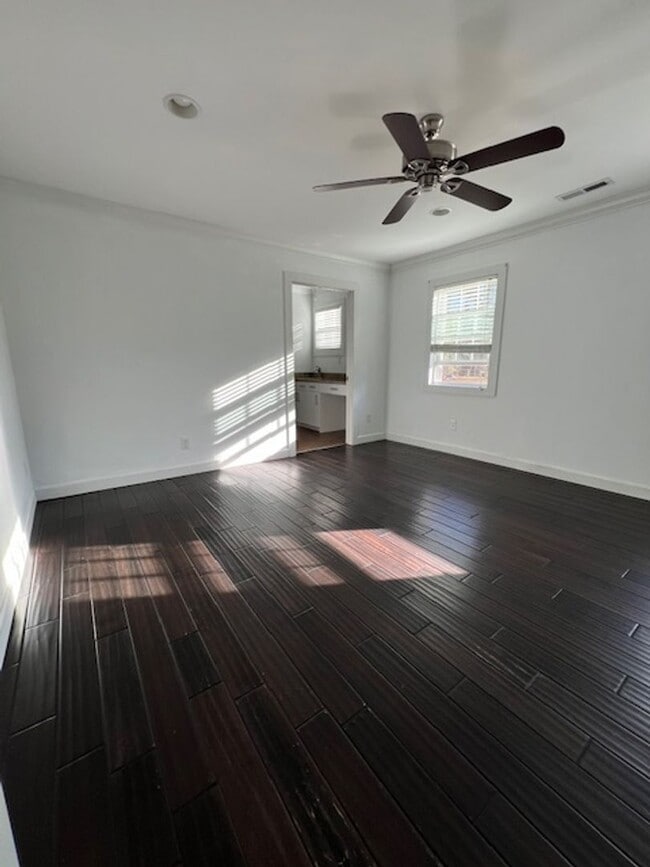 Building Photo - 3 Bedroom 3 Full Bath on 2 Acres