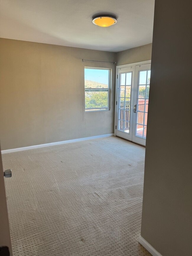 Building Photo - Spacious 3BR/2BA home in South San Francisco