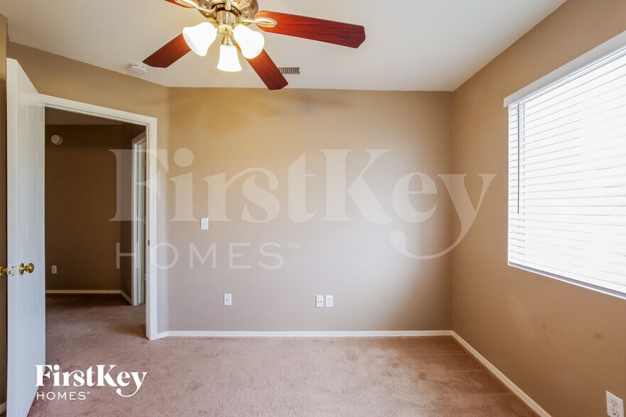 Building Photo - 5011 W Oraibi Dr