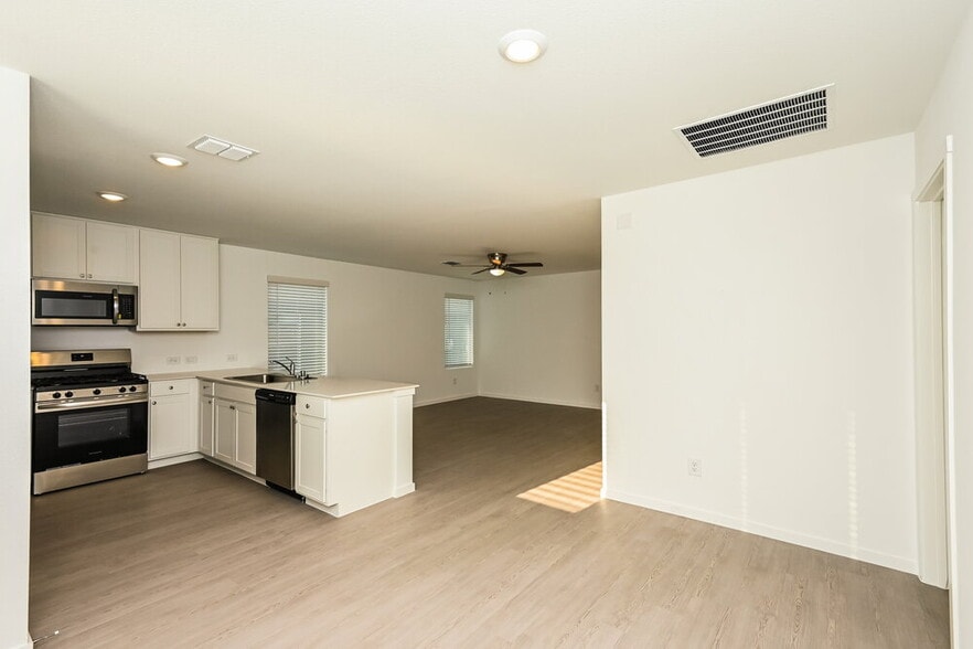 Building Photo - 2217 La Vis Ln