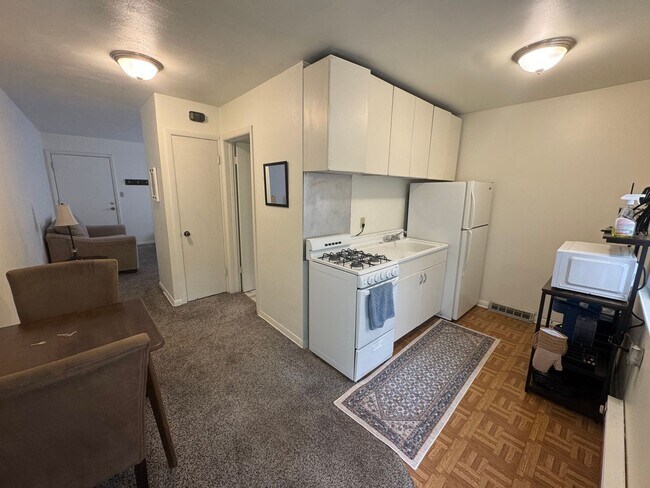 Primary Photo - 13th Ave Moline Apartments