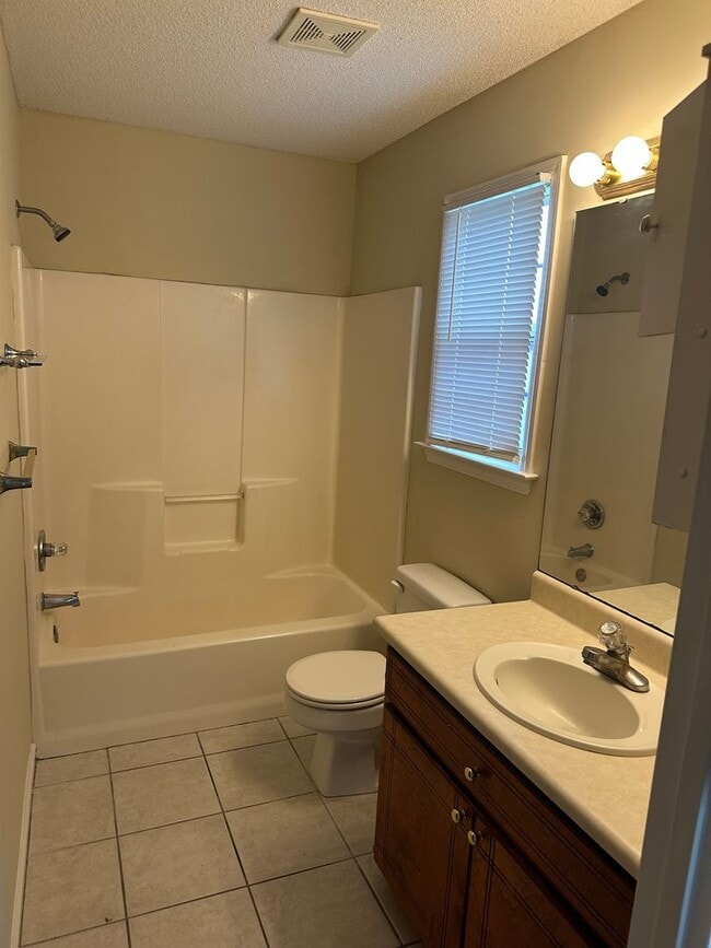 Building Photo - 4241 Wilshire Dr