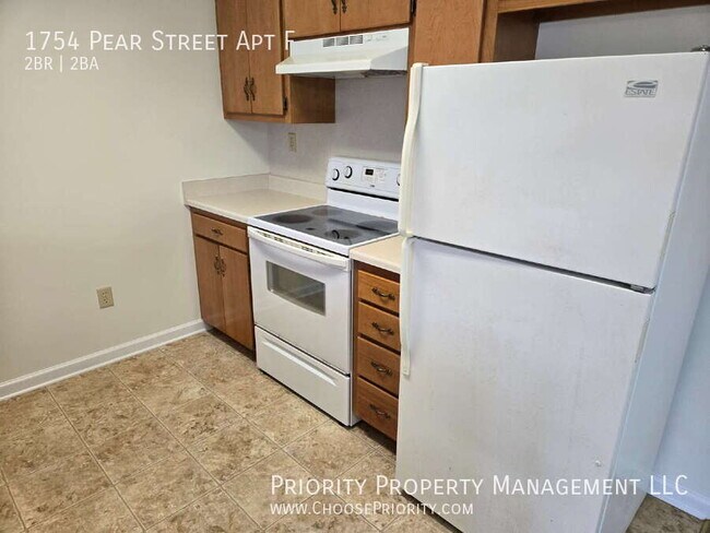 Building Photo - 1754 Pear St