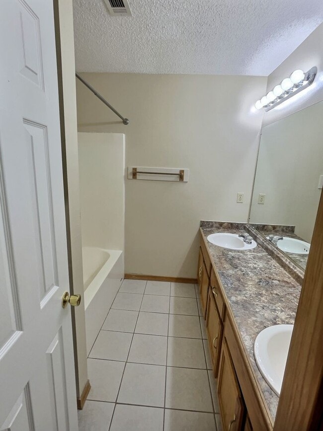 Building Photo - Spacious 4-Bedroom Home in Ocean Springs S...