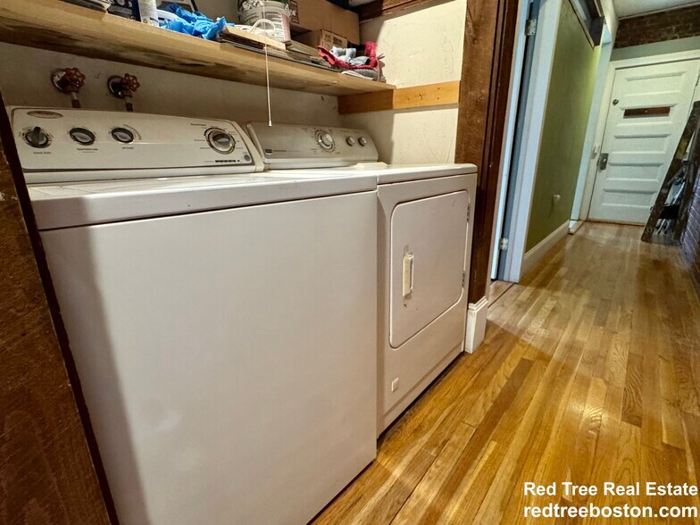 Building Photo - 48 Kent St