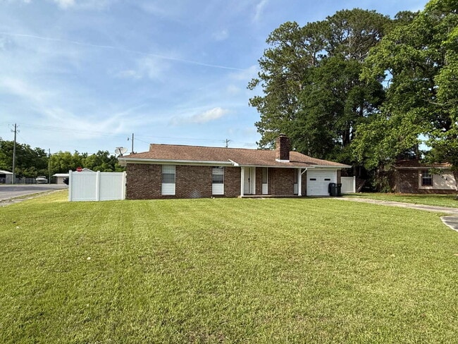 Building Photo - 738 Carondelay Dr