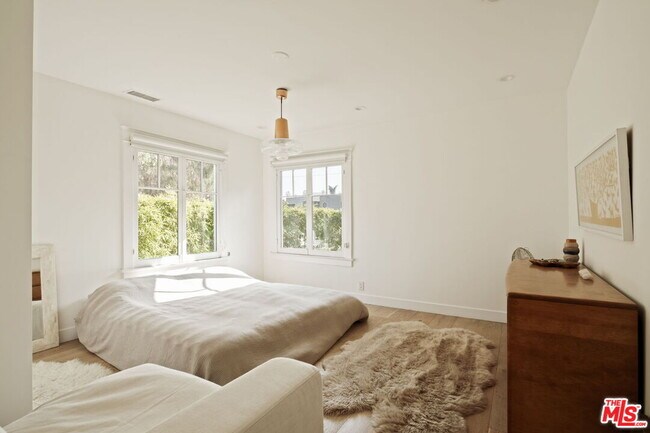 Building Photo - 601 Crestmoore Pl