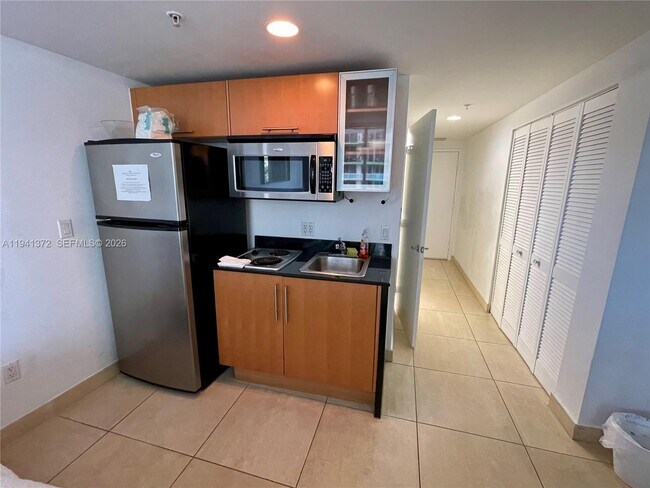 Building Photo - 1750 N Bayshore Dr