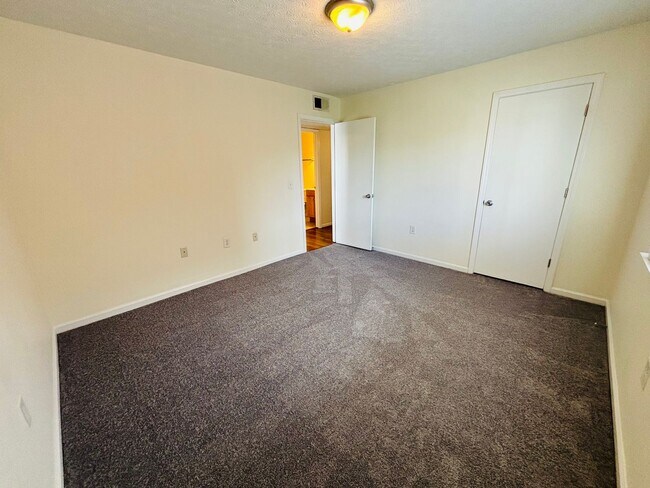 Building Photo - 1011 Grove Ave