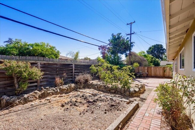 Building Photo - 4 Bedroom Home in Strawberry Park Stunner