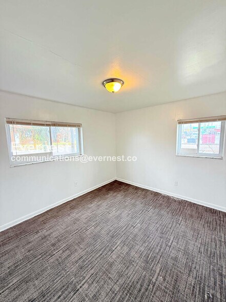 Building Photo - 15601 Schoolcraft Rd