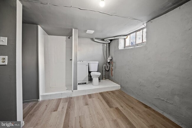 Building Photo - 312 E Eleanor St