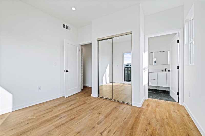 Building Photo - 522 1/2 N St Andrews Pl