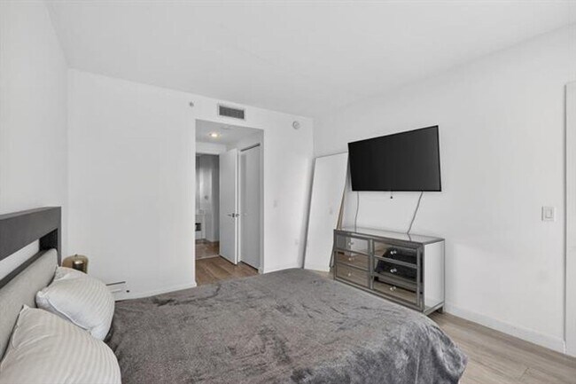 Building Photo - 55 SW 9th St