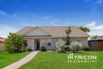 Building Photo - 5617 Kerry Ln