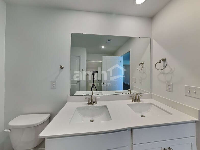 Building Photo - 1208 Livengood Wy