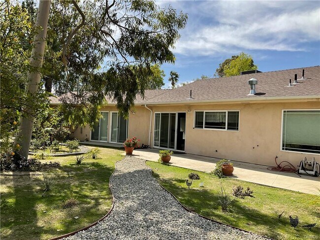 Building Photo - 18310 Karen Dr