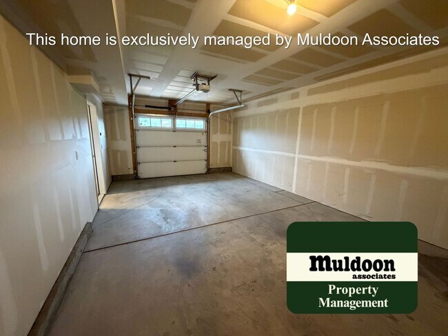 Building Photo - Mon2320