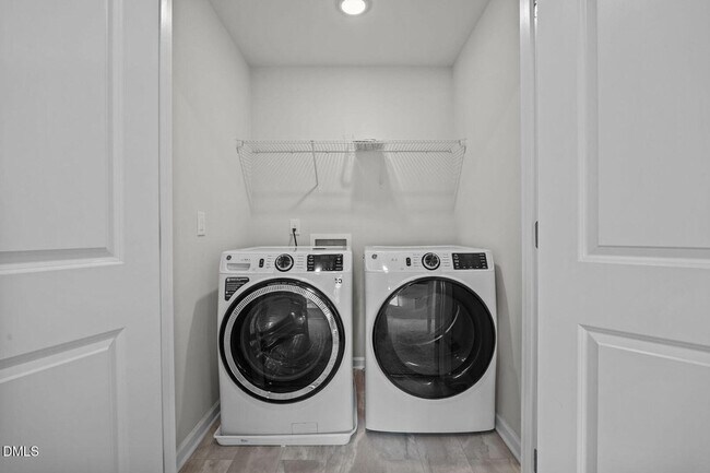 Building Photo - 200 Beacon Hl Rd