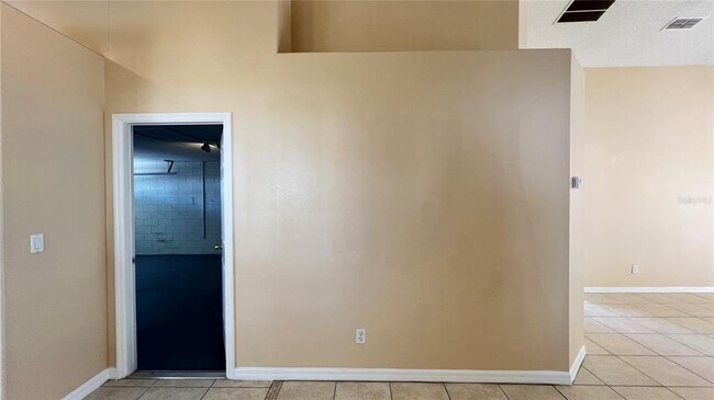 Building Photo - 15915 Heron Hill St