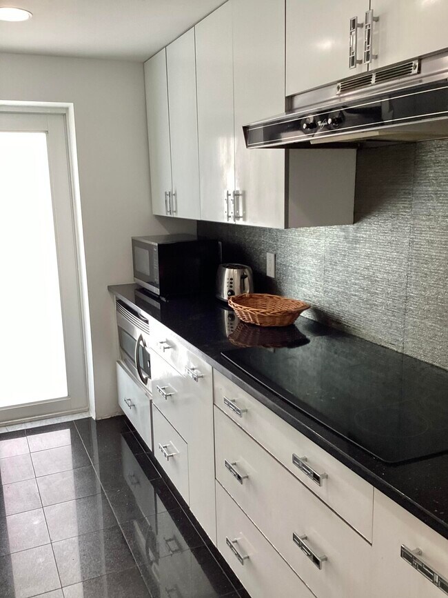 Building Photo - 3101 S Ocean Blvd