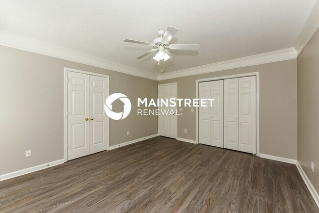 Building Photo - 4 Bedroom Pet-Friendly Home in Hendersonville, TN with Main Street Renewal