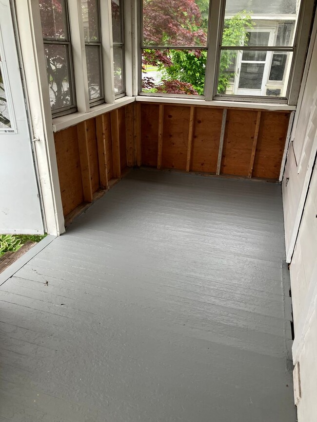 Building Photo - Remodeled Eastwood 3 bedroom