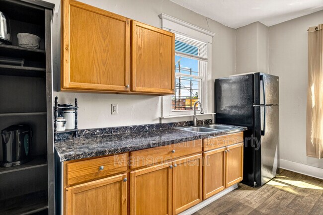 Building Photo - 530 E 35th St