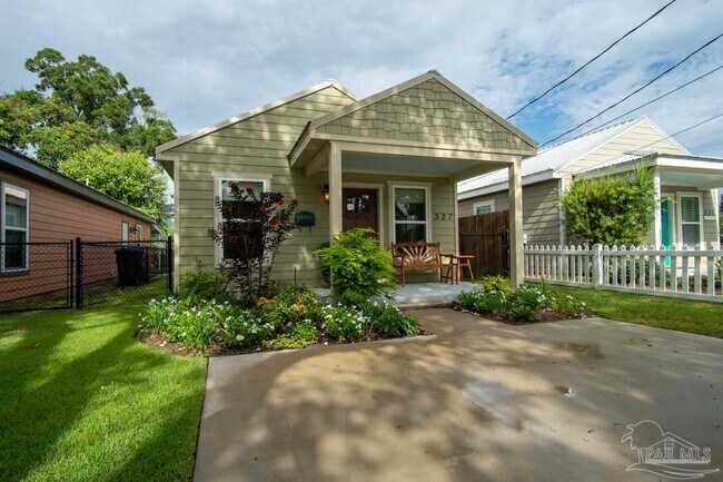 Building Photo - 327 N Reus St