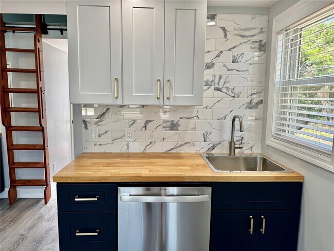 Building Photo - 119 125th Ave