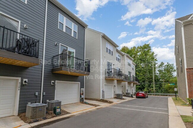 Building Photo - 6122 Cleburne Ct